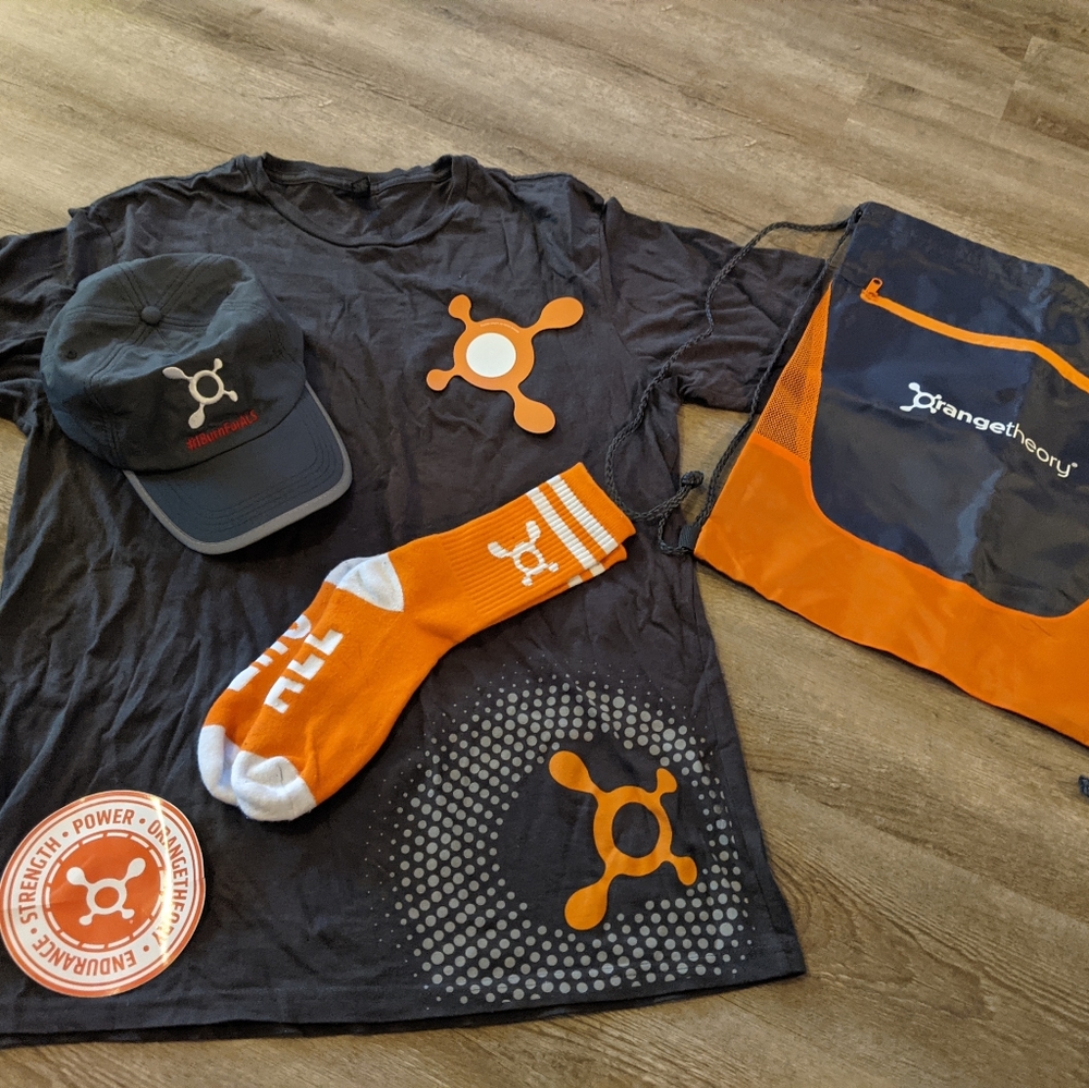 Orange Theory Xmas bundle 7 items!